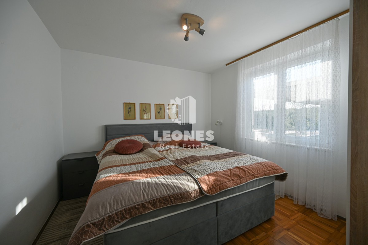 Dvojna hiša, le 250 metrov od morja v okolici Umaga