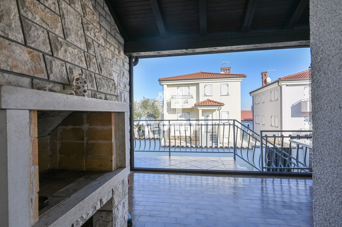 Dvojna hiša, le 250 metrov od morja v okolici Umaga