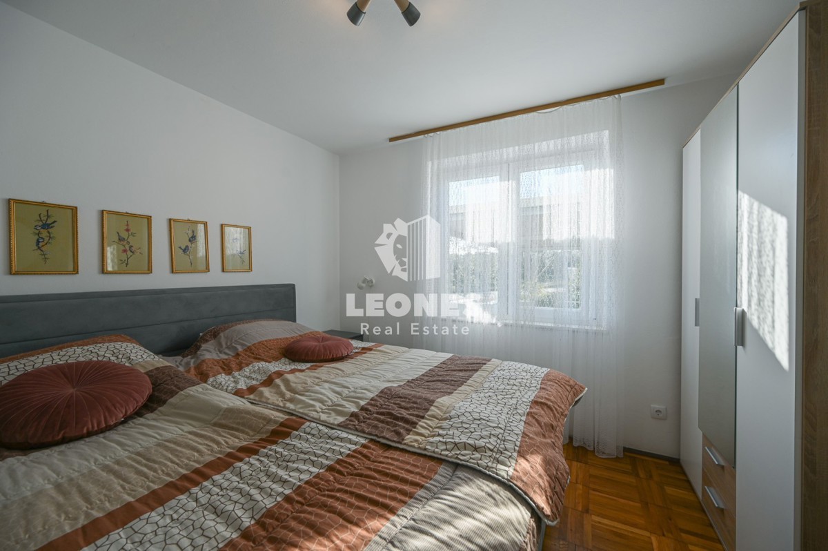 Dvojna hiša, le 250 metrov od morja v okolici Umaga