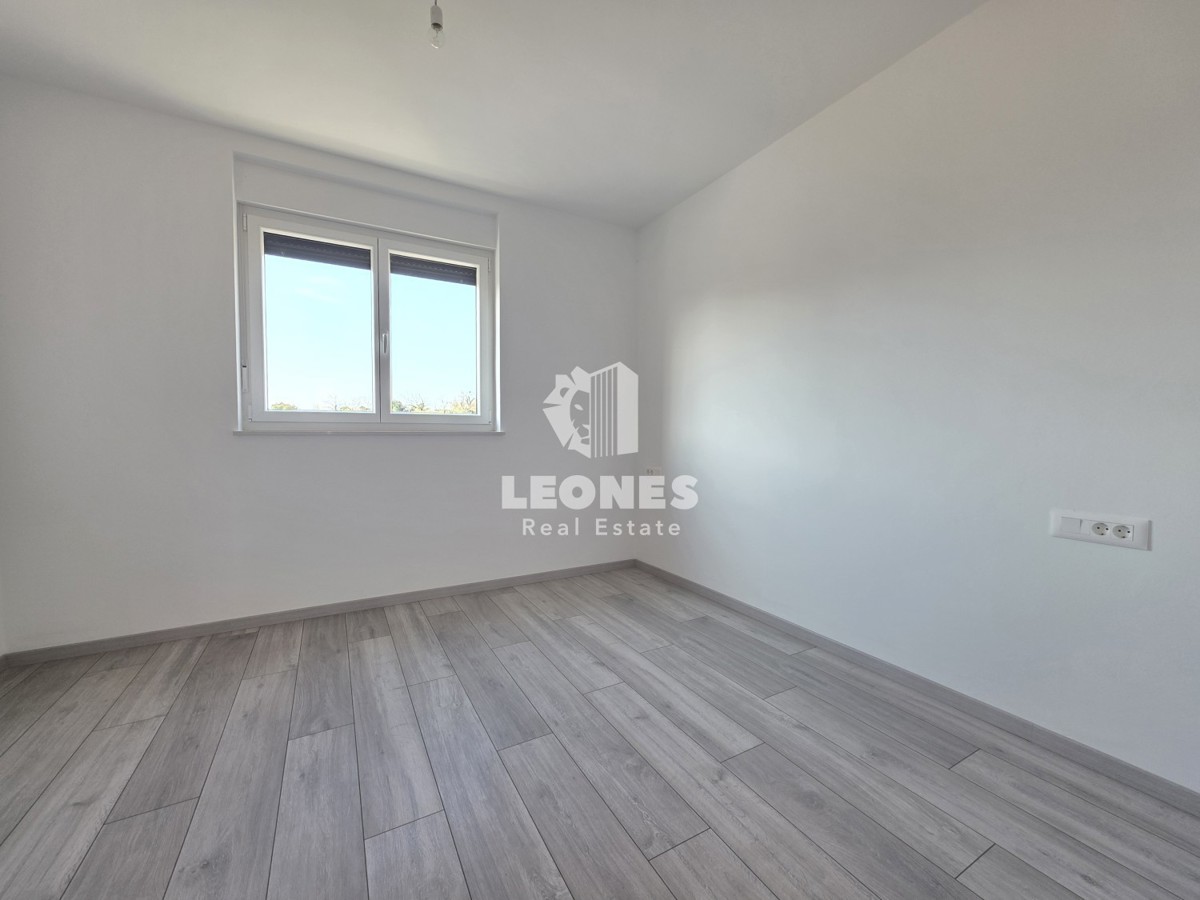 Pritlično stanovanje z vrtom v kakovostni novogradnji v Vabrigi, blizu Poreča