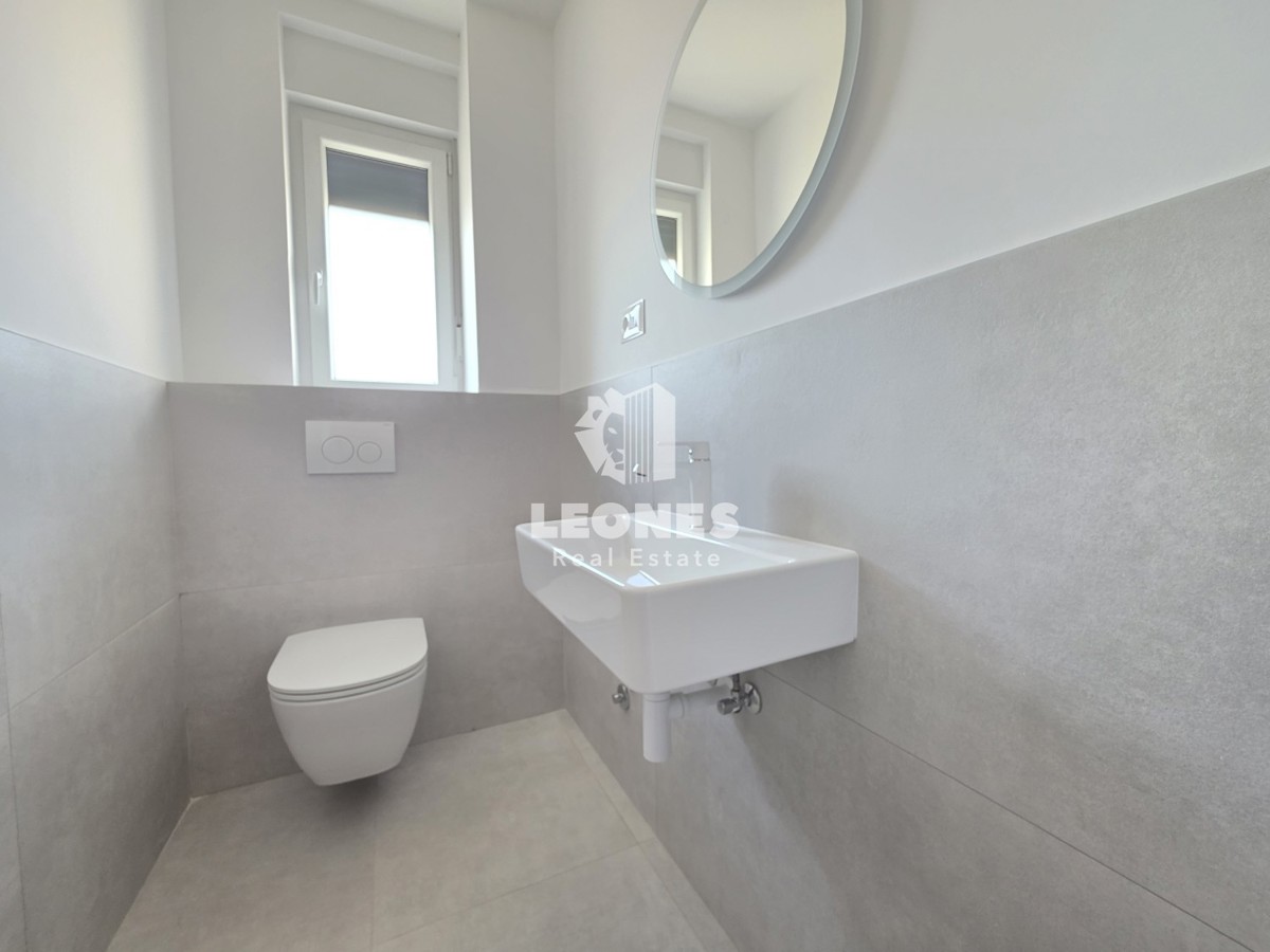 Pritlično stanovanje z vrtom v kakovostni novogradnji v Vabrigi, blizu Poreča