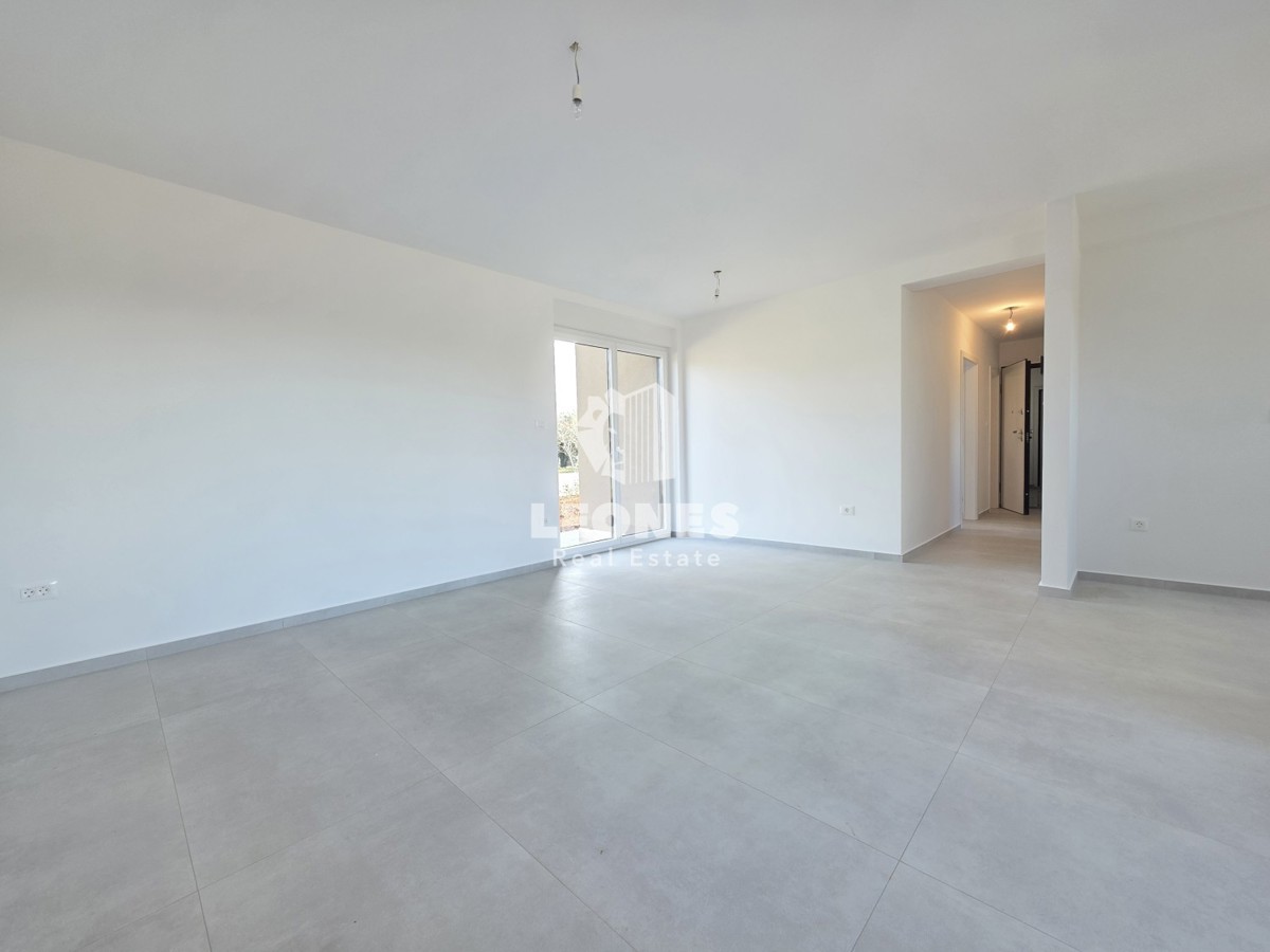 Pritlično stanovanje z vrtom v kakovostni novogradnji v Vabrigi, blizu Poreča