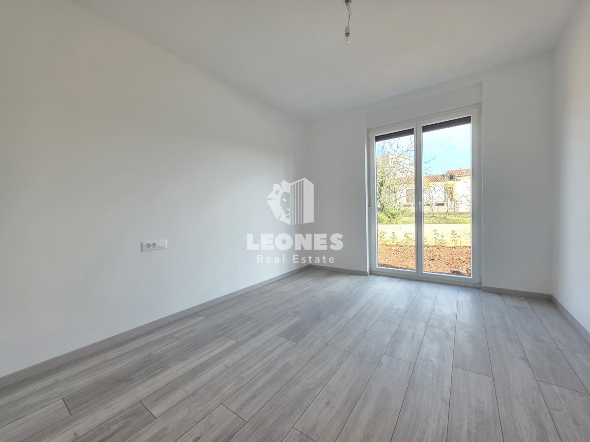 Pritlično stanovanje z vrtom v kakovostni novogradnji v Vabrigi, blizu Poreča