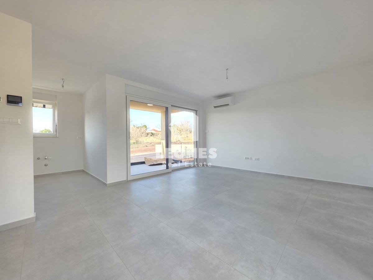 Pritlično stanovanje z vrtom v kakovostni novogradnji v Vabrigi, blizu Poreča