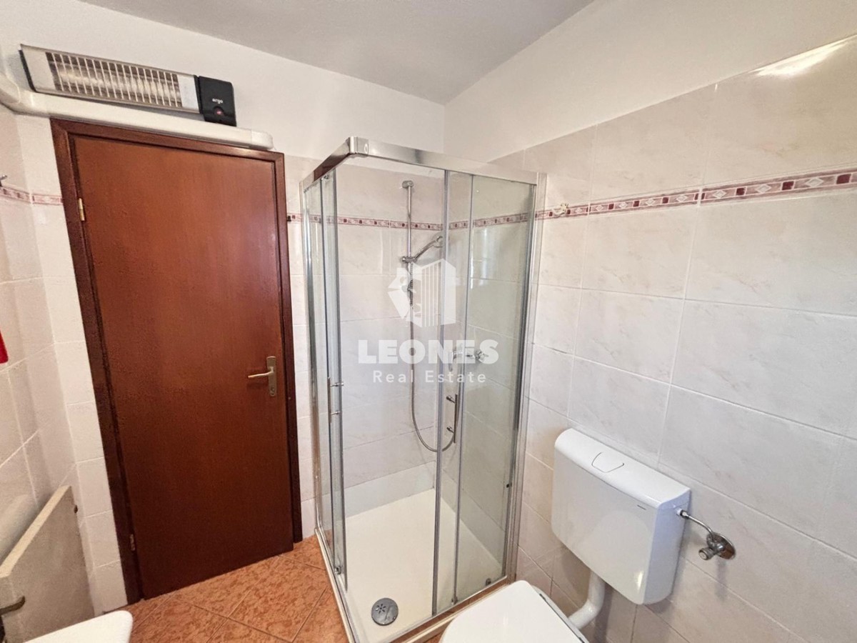 Apartma na odlični lokaciji blizu morja in vseh storitev v Novigradu