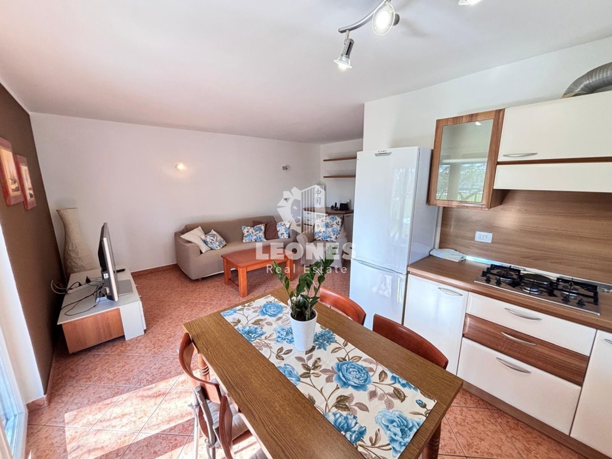 Apartma na odlični lokaciji blizu morja in vseh storitev v Novigradu