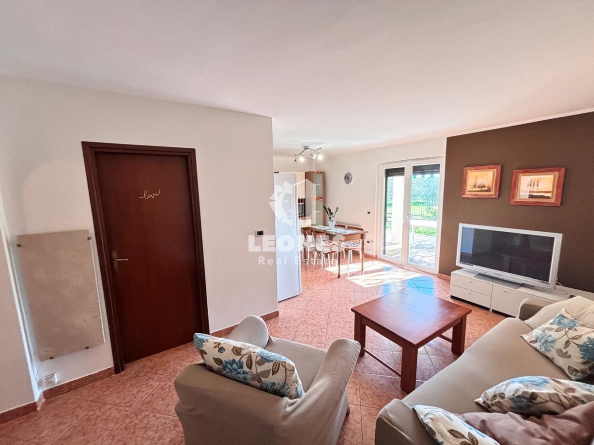 Apartma na odlični lokaciji blizu morja in vseh storitev v Novigradu