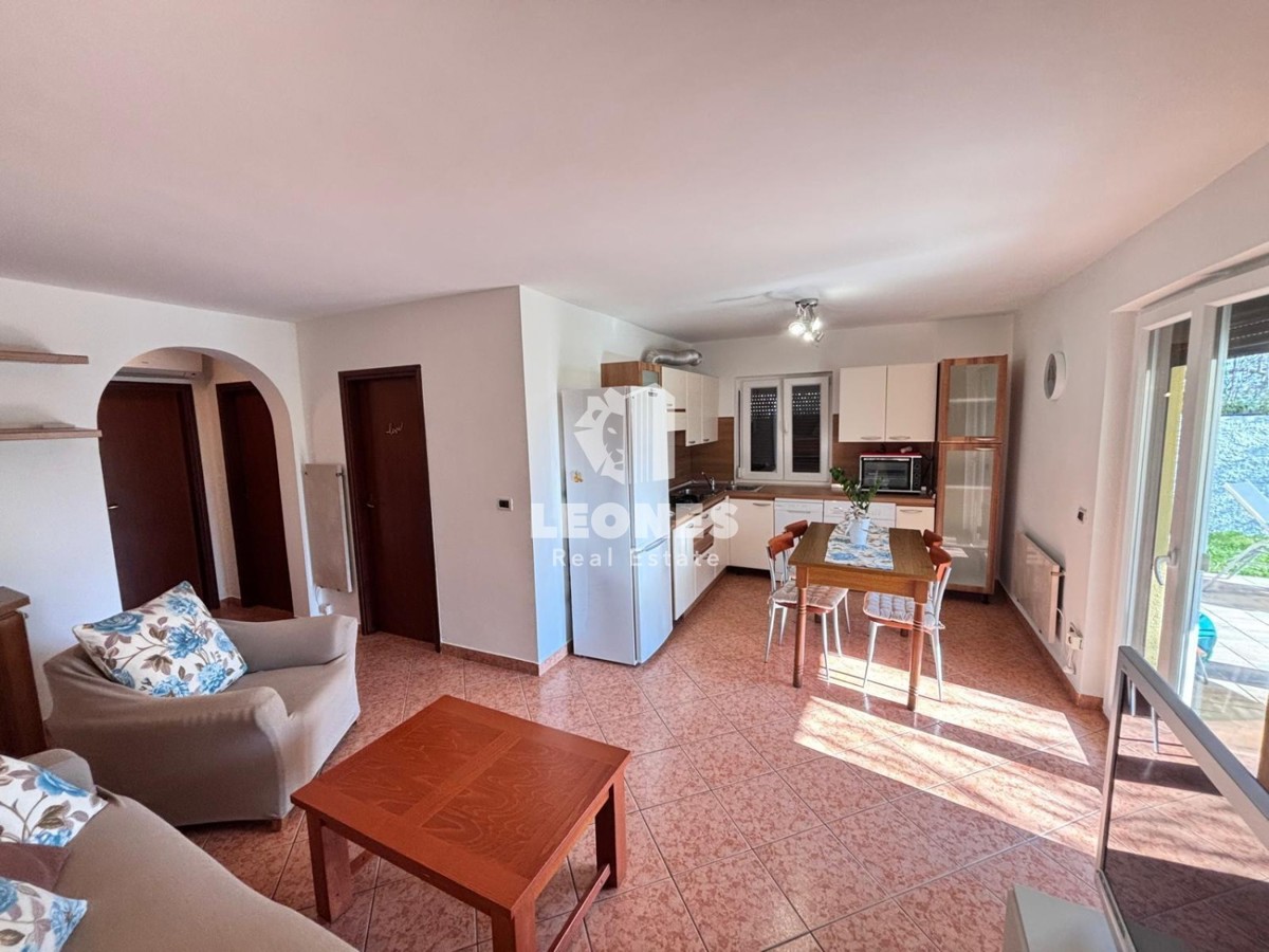 Apartma na odlični lokaciji blizu morja in vseh storitev v Novigradu