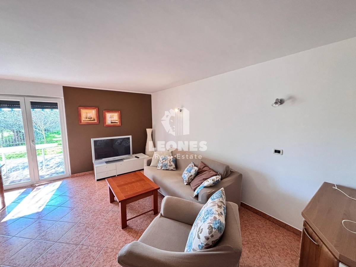 Apartma na odlični lokaciji blizu morja in vseh storitev v Novigradu