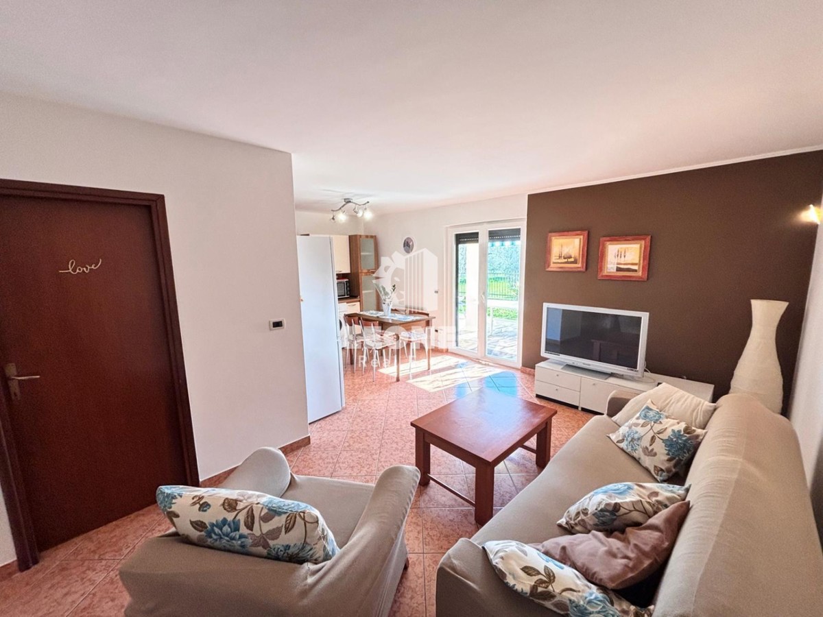 Apartma na odlični lokaciji blizu morja in vseh storitev v Novigradu