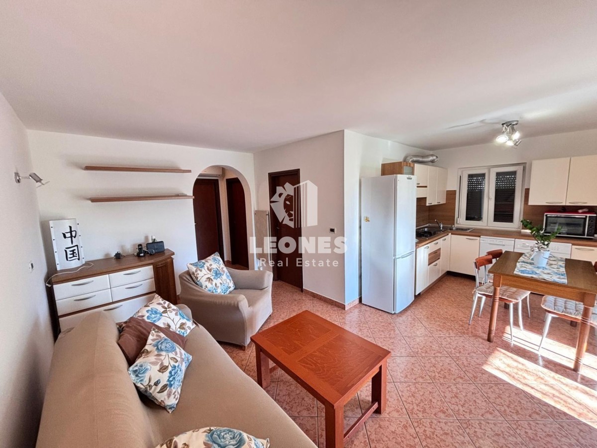 Apartma na odlični lokaciji blizu morja in vseh storitev v Novigradu