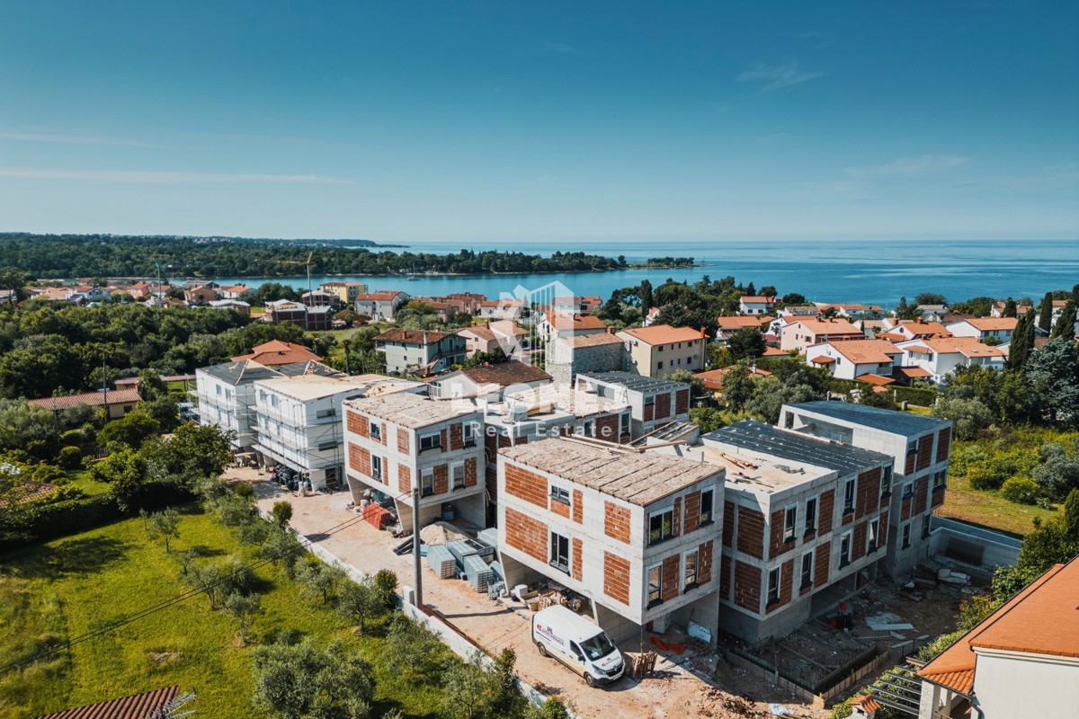 Stanovanje v prvem nadstropju z dvema parkirnima mestoma blizu morja v Lovrečici