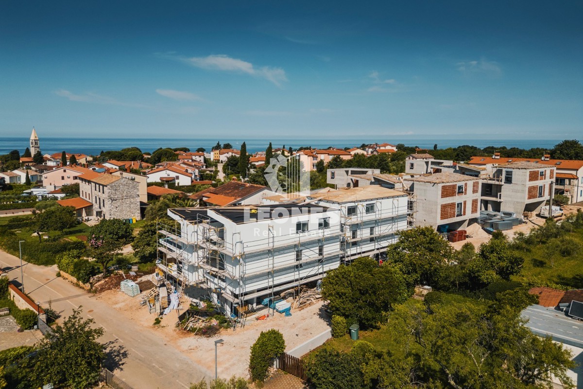 Stanovanje v prvem nadstropju z dvema parkirnima mestoma blizu morja v Lovrečici