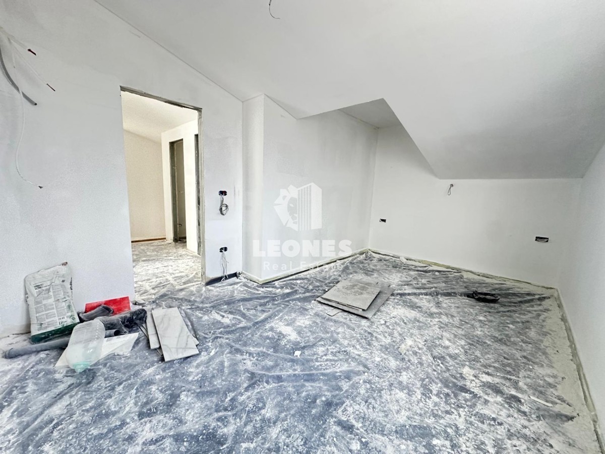 Penthouse s pogledom na zelenje v okolici Poreča