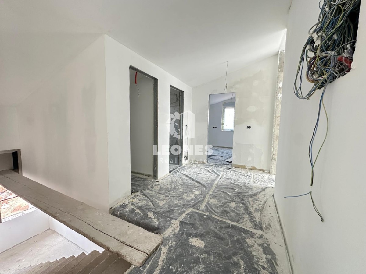 Penthouse s pogledom na zelenje v okolici Poreča