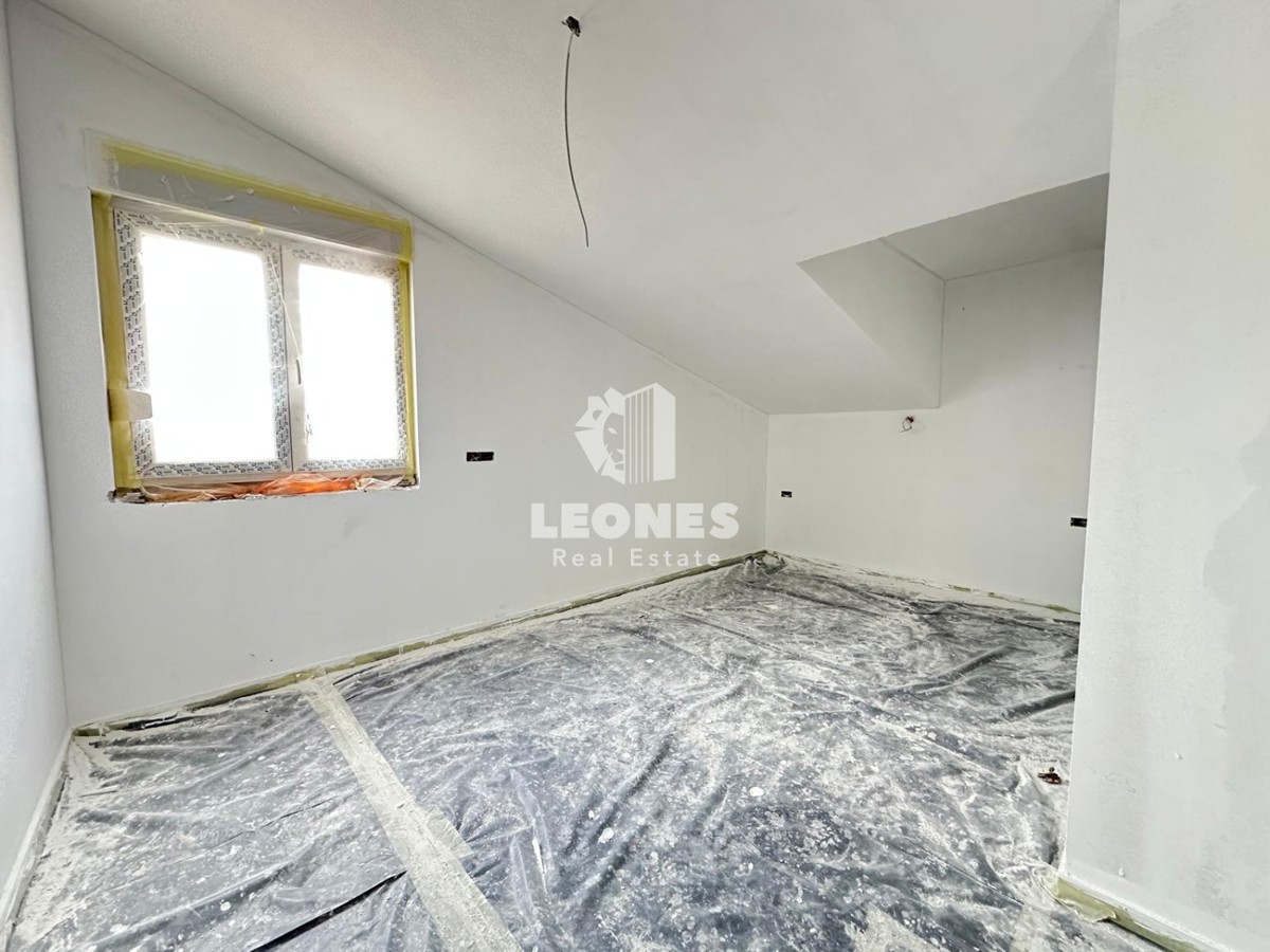 Penthouse s pogledom na zelenje v okolici Poreča