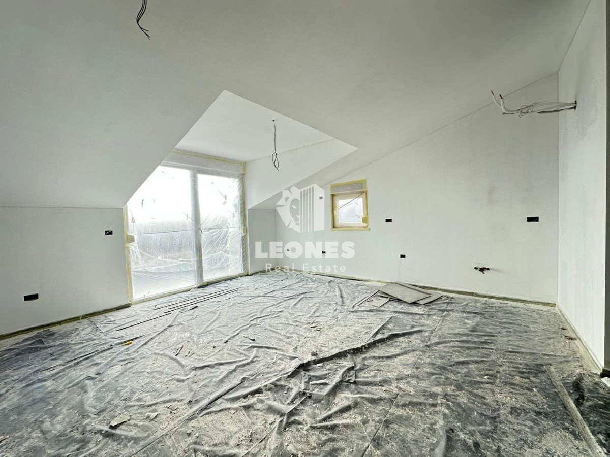 Penthouse s pogledom na zelenje v okolici Poreča