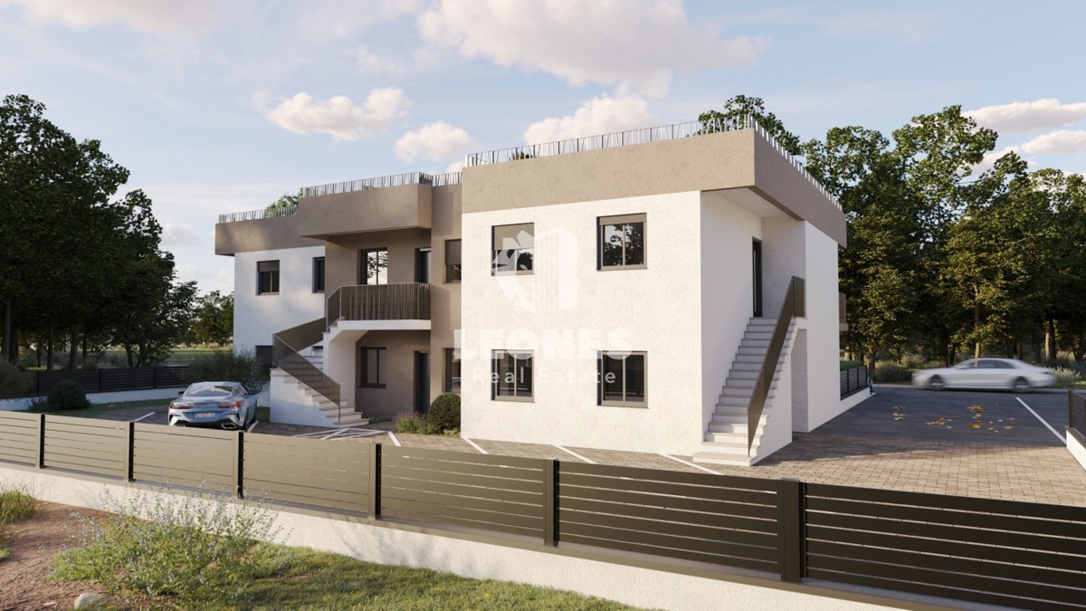 Apartma v pritličju z vrtom in dvema spalnicama le 500 metrov od morja v bližini Umaga