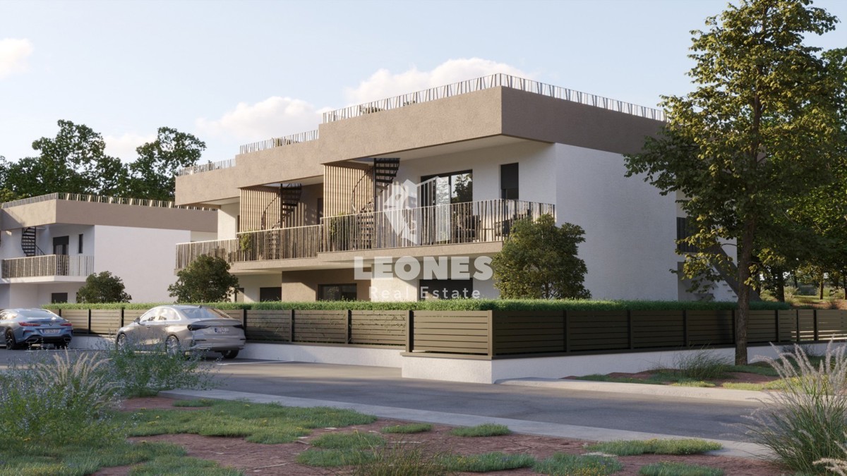Apartma v pritličju z vrtom in dvema spalnicama le 500 metrov od morja v bližini Umaga