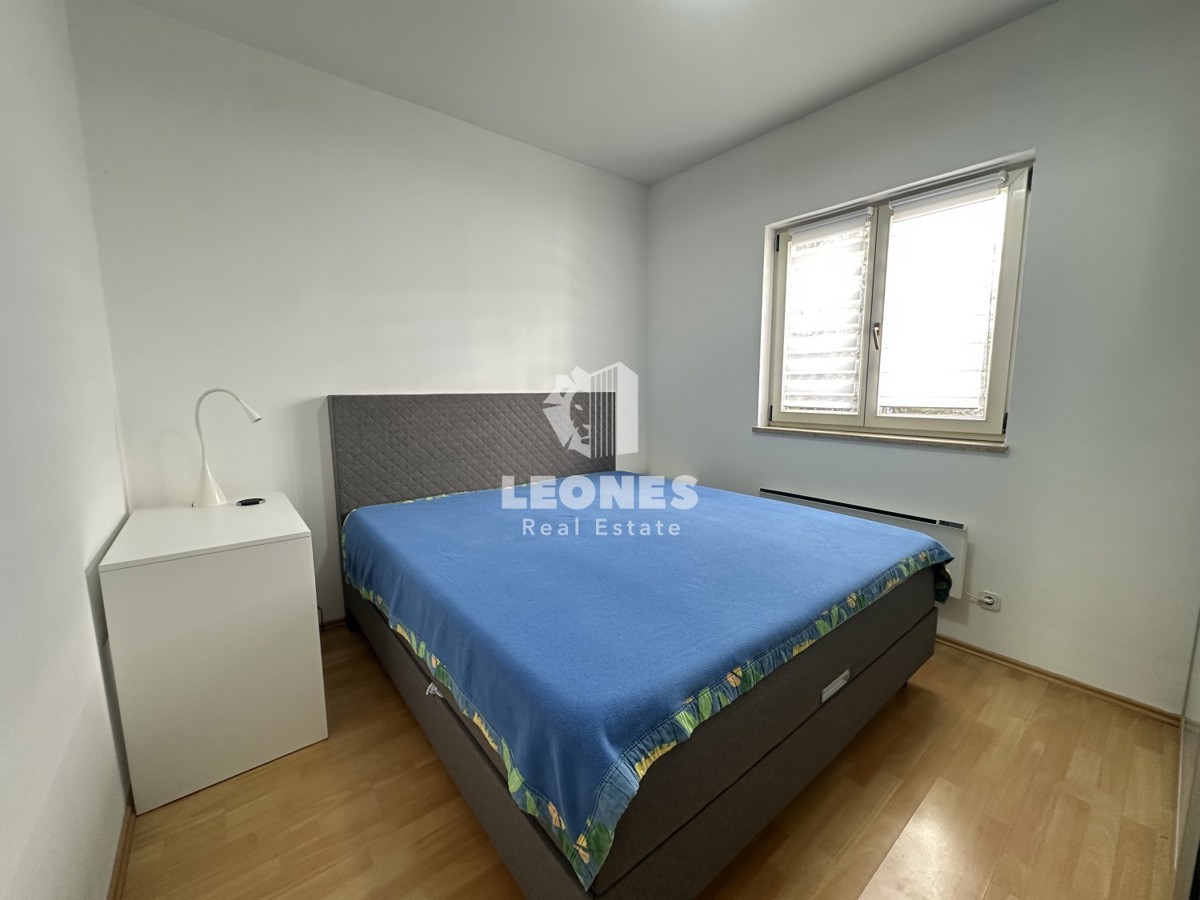 Srčkan apartma z vrtom na fantastični lokaciji v Novigradu