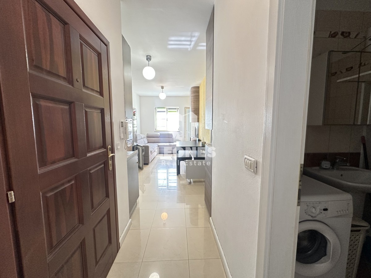 Srčkan apartma z vrtom na fantastični lokaciji v Novigradu