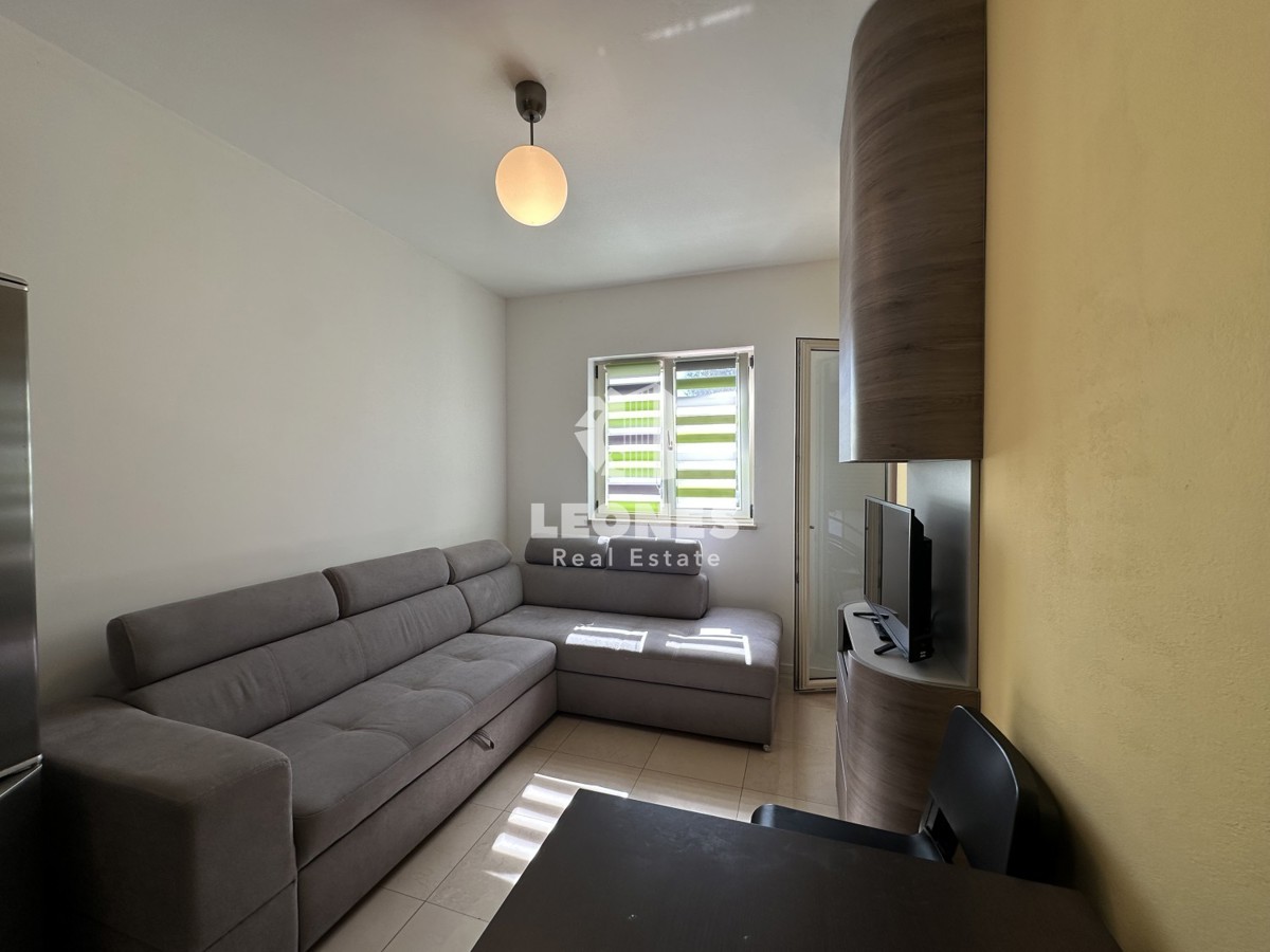Srčkan apartma z vrtom na fantastični lokaciji v Novigradu