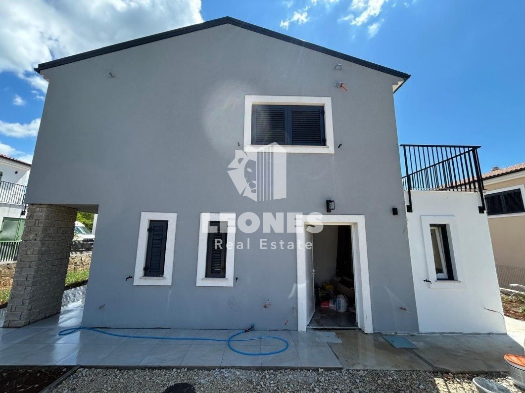 Hiša z bazenom in pogledom na morje v okolici Poreča