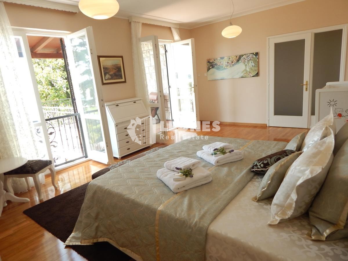 Čudovita vila z bazenom v prvi vrsti do morja v Umagu