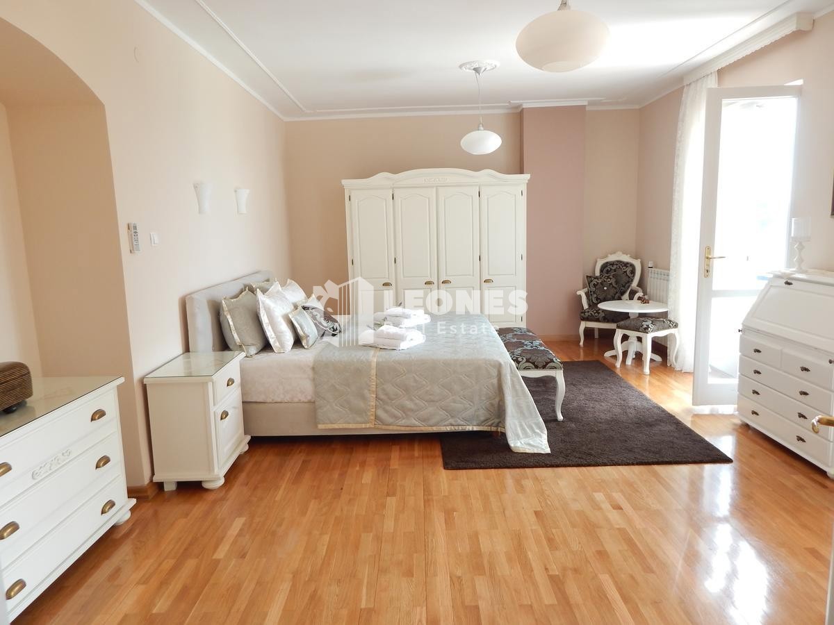 Čudovita vila z bazenom v prvi vrsti do morja v Umagu