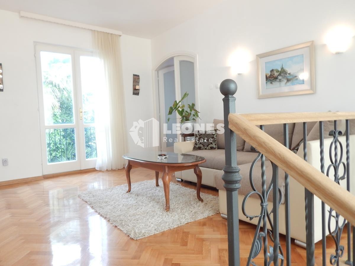 Čudovita vila z bazenom v prvi vrsti do morja v Umagu