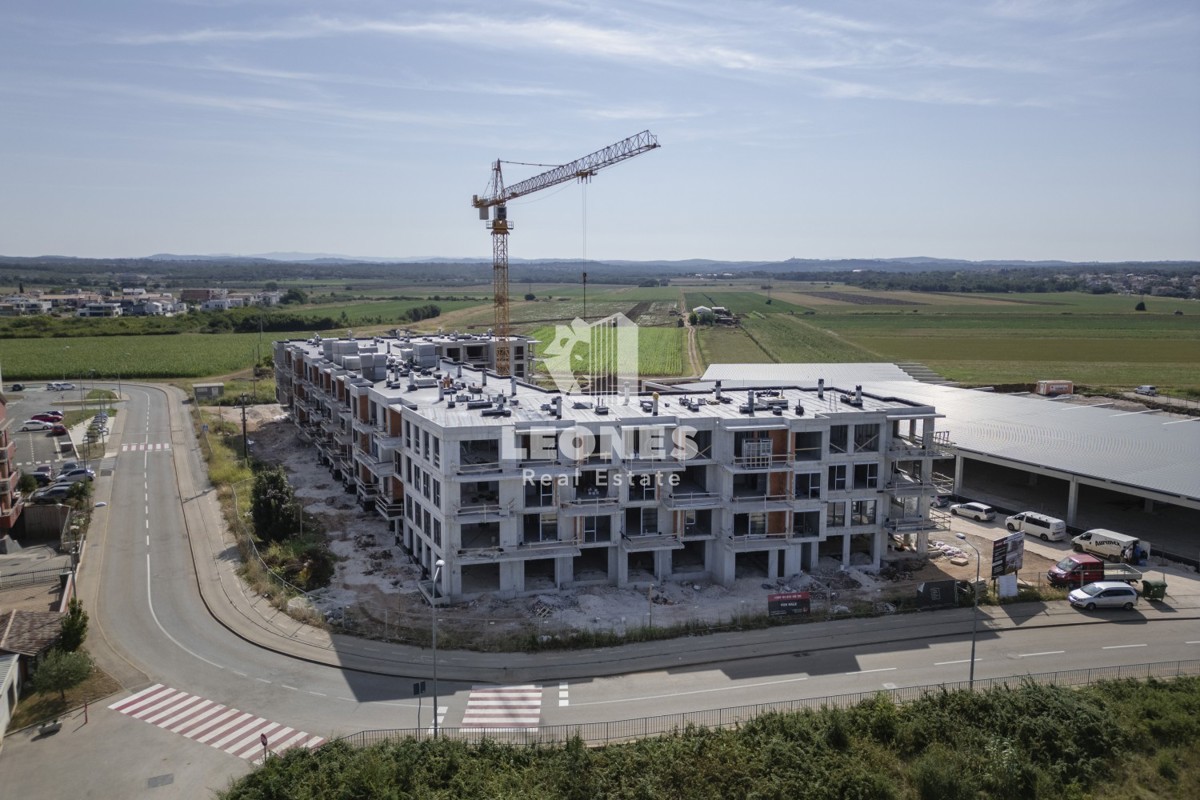 Stanovanje v kvalitetni novogradnji z garažnim mestom v Umagu