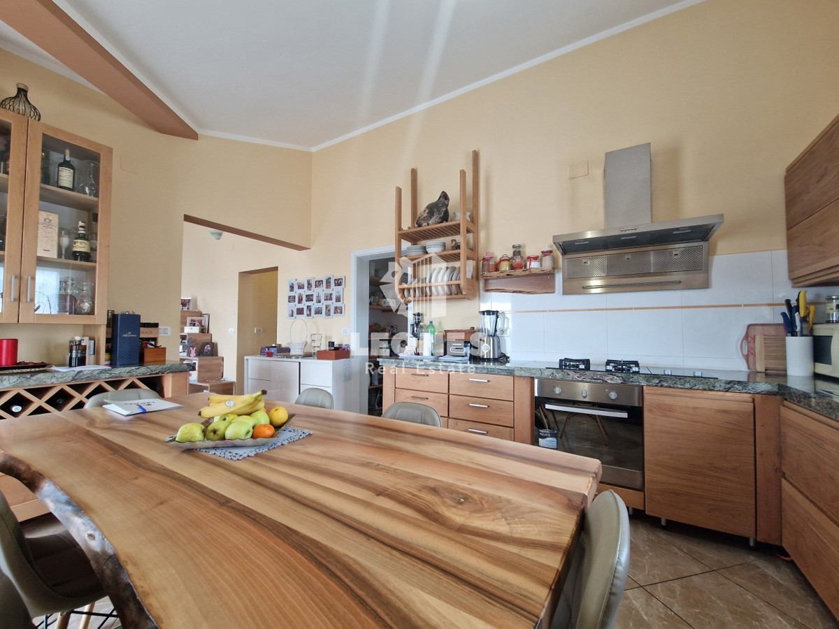 Stanovanje s pogledom na morje in vrtom v bližini Umaga, Savudrije