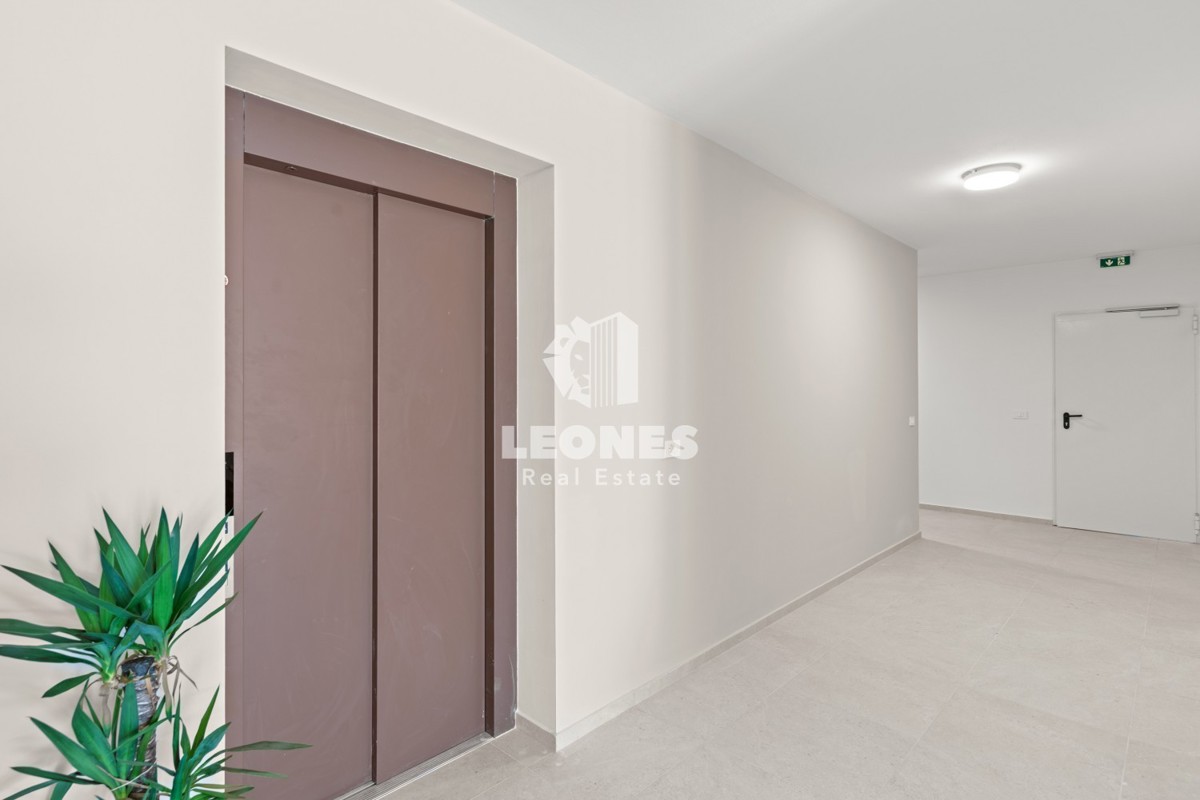 Čudovito stanovanje z vrtom in pogledom na morje v luksuzni novogradnji v Novigradu