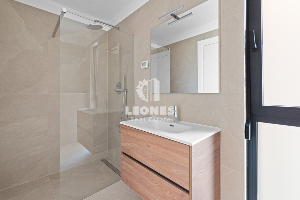 Čudovito stanovanje z vrtom in pogledom na morje v luksuzni novogradnji v Novigradu