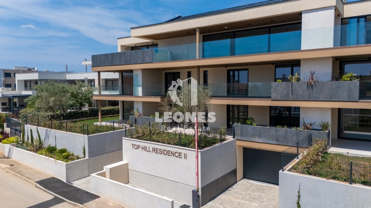 Čudovito stanovanje z vrtom in pogledom na morje v luksuzni novogradnji v Novigradu