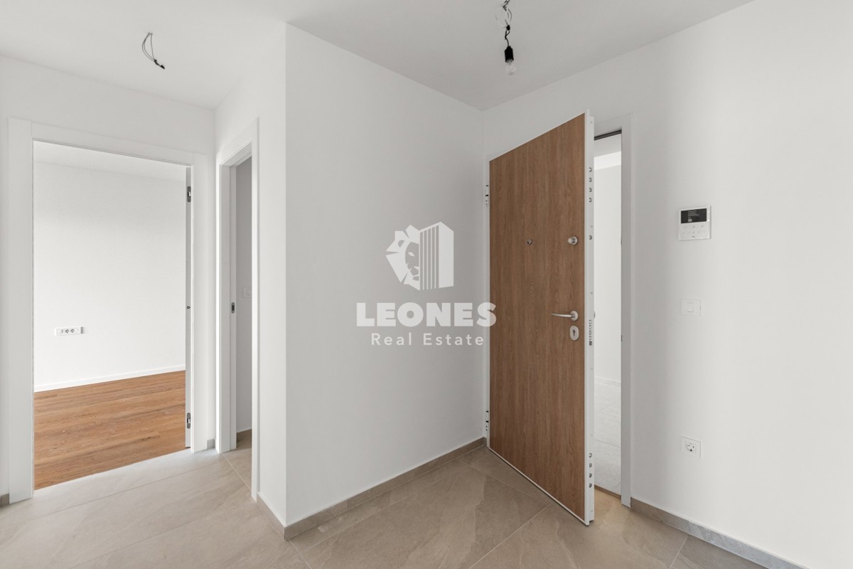 Čudovito stanovanje z vrtom in pogledom na morje v luksuzni novogradnji v Novigradu