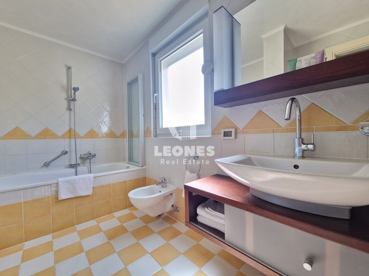 Prostoren apartma s pogledom na morje na Crvenem vrhu, bližina Umaga
