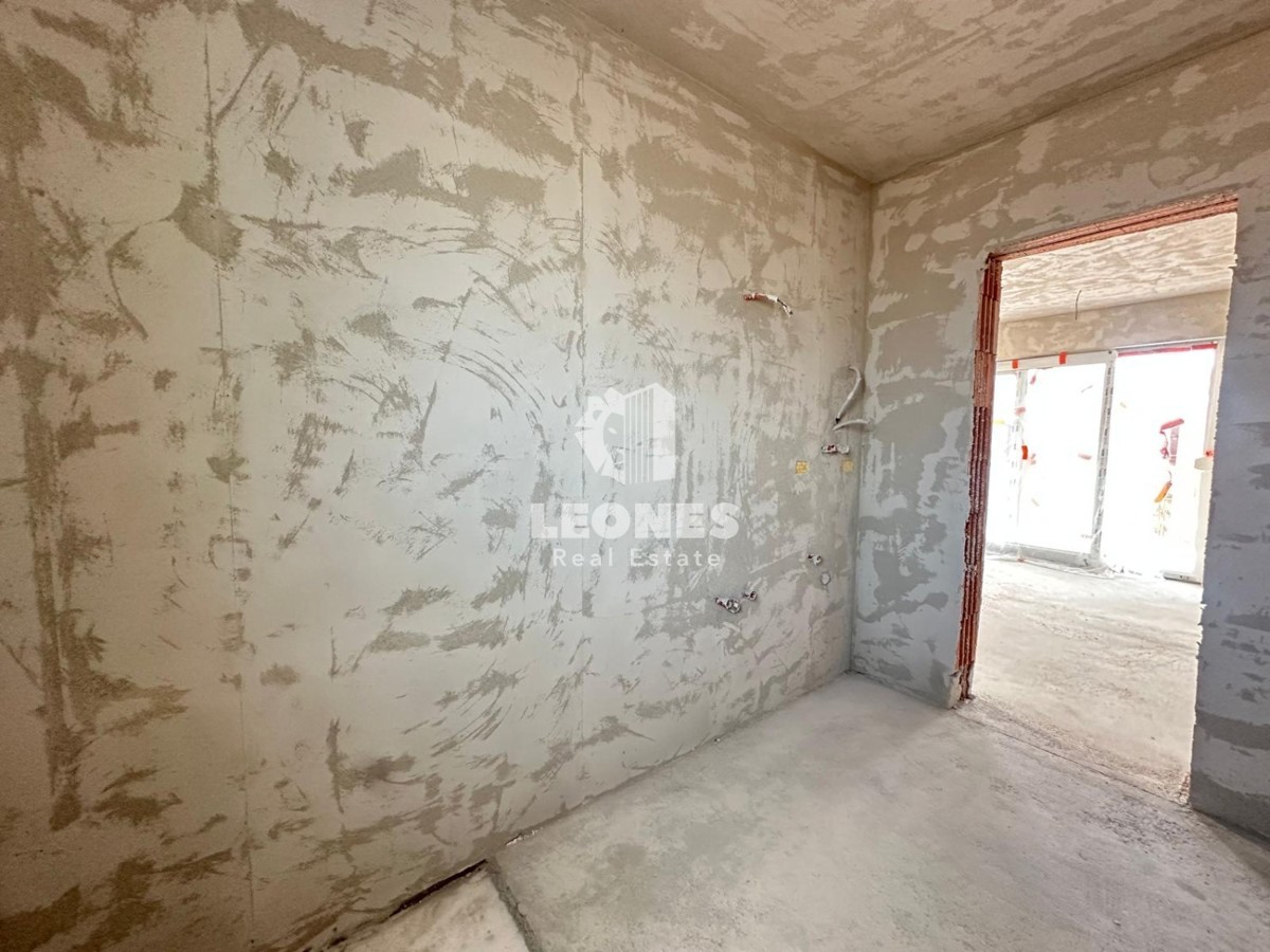 Apartma v prvem nadstropju s pogledom na morje, le 650 metrov od morja v Zambratiji