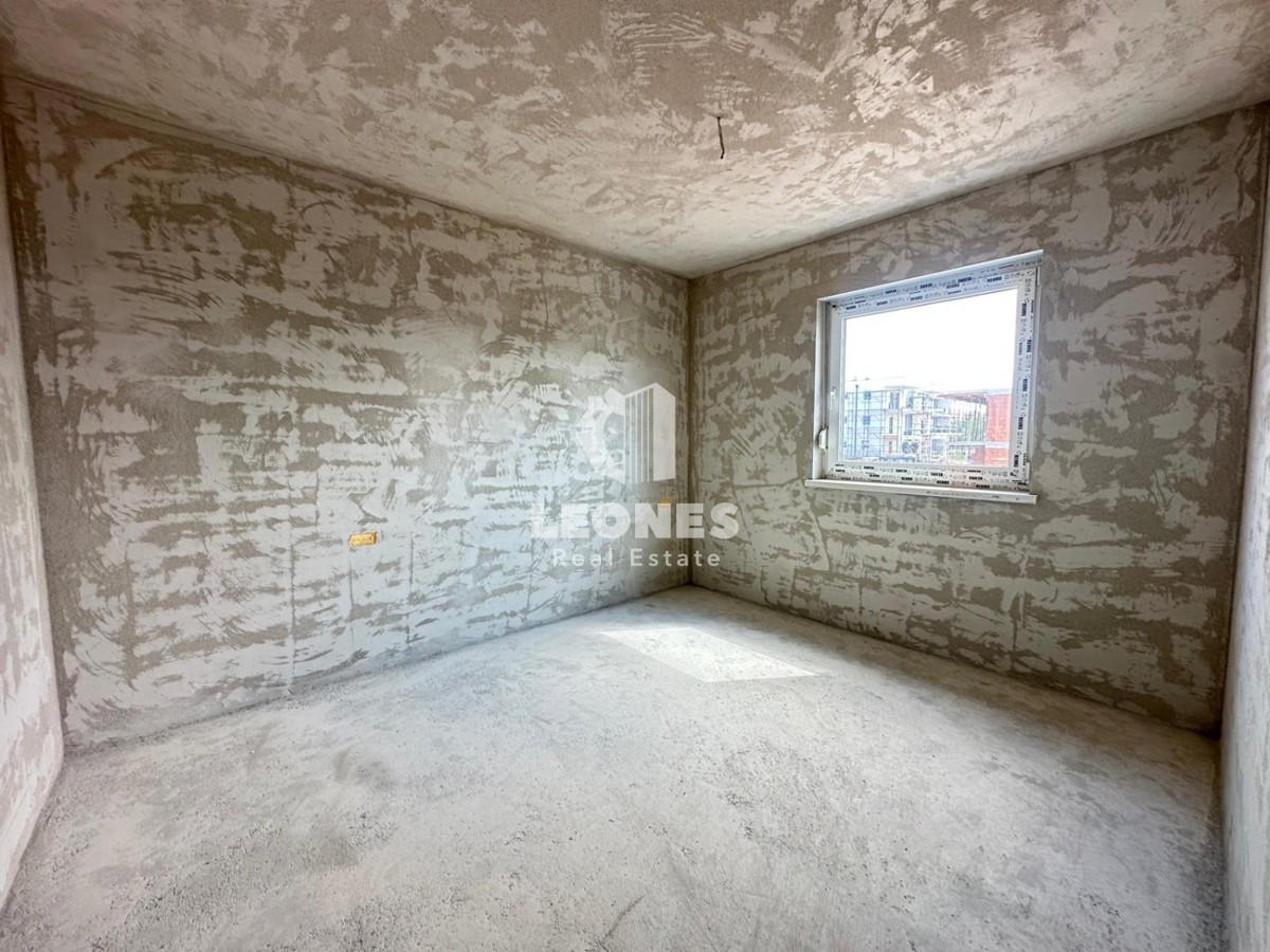 Apartma v prvem nadstropju s pogledom na morje, le 650 metrov od morja v Zambratiji