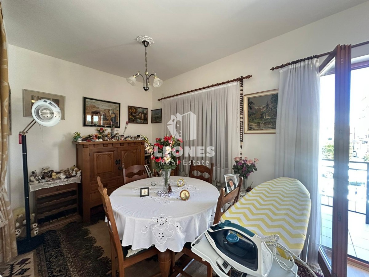 Samostojna hiša na dobri lokaciji s pogledom na morje v Novigradu