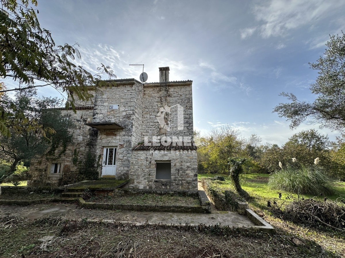 Casa indipendente in pietra in una posizione unica con vista sul mare a Cittanova