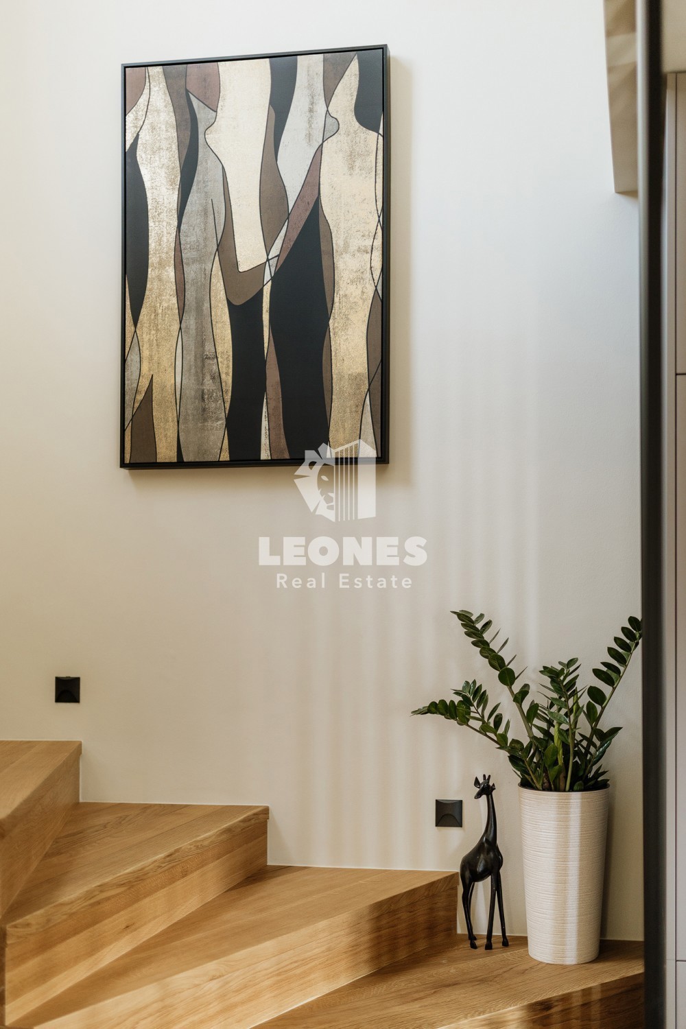 Popolnoma opremljena polsamostojna hiša z bazenom le 700 metrov od morja v Vabrigi