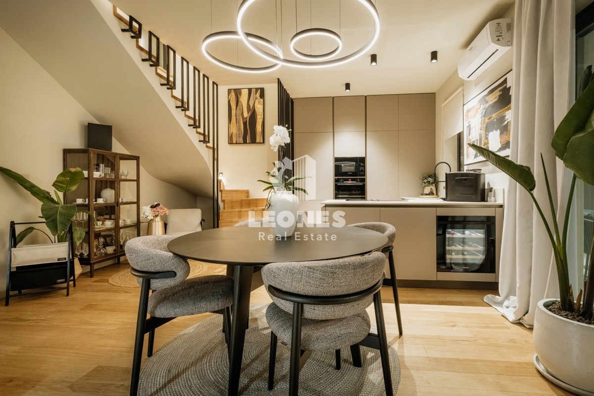 Popolnoma opremljena polsamostojna hiša z bazenom le 700 metrov od morja v Vabrigi