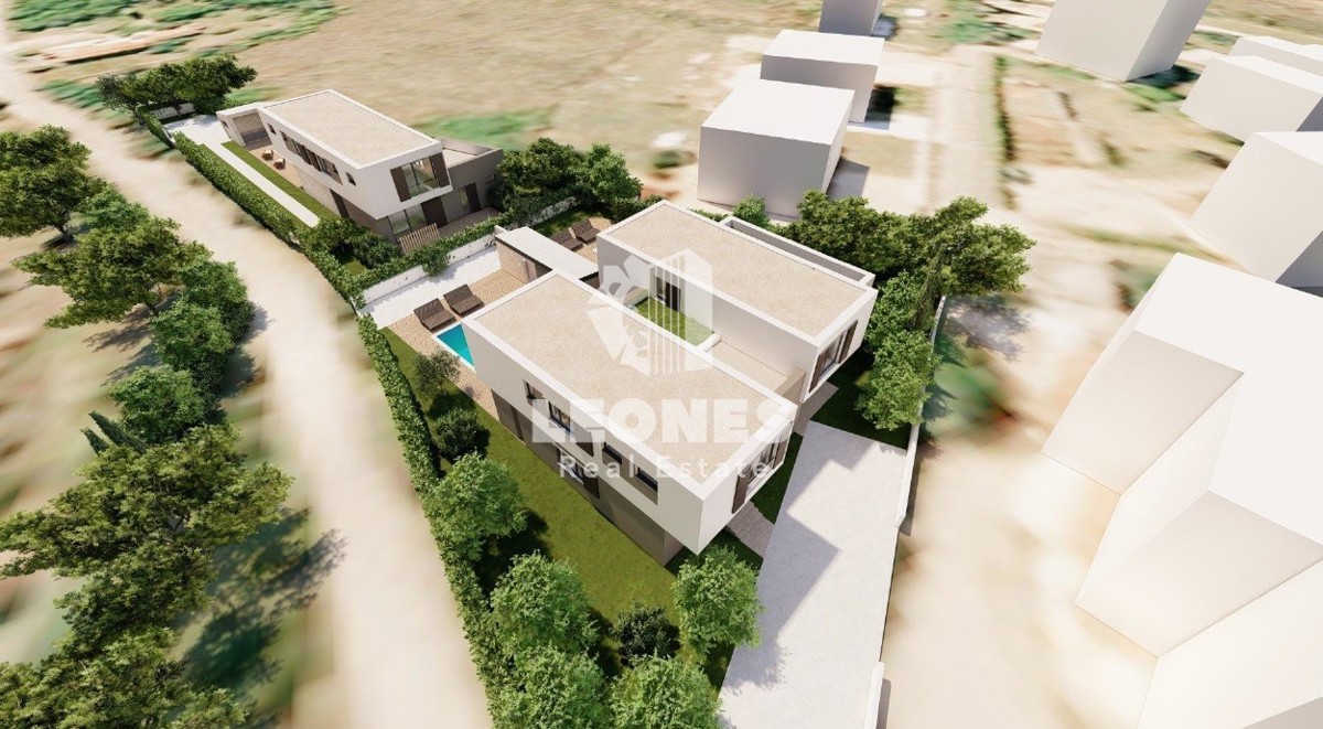 Gradbeno zemljišče s plačanimi komunalnimi storitvami - bližina Umaga