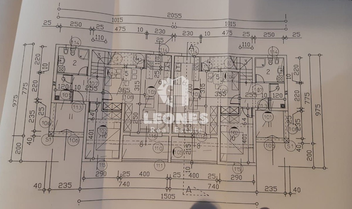 Dvojček hiša v bližini Tara