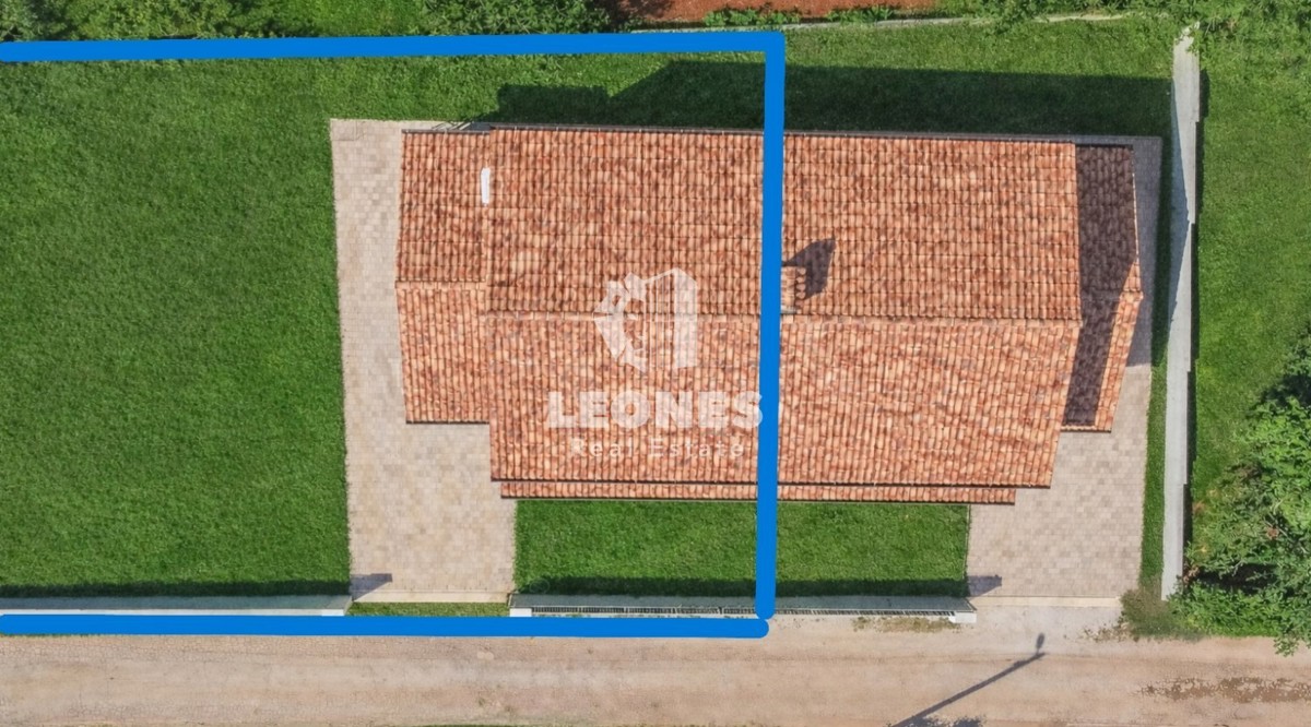 Dvojček hiša v bližini Tara