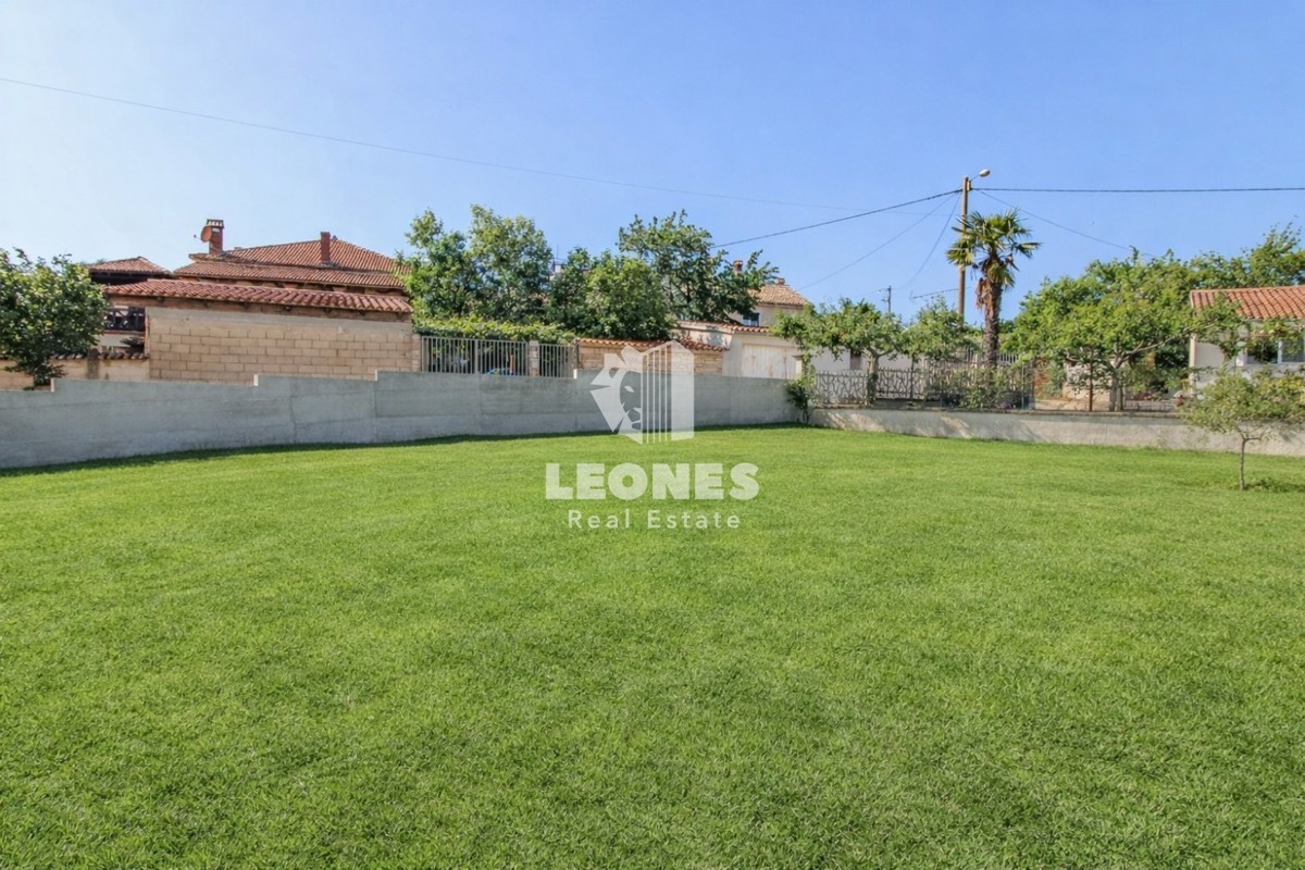 Dvojček hiša v bližini Tara