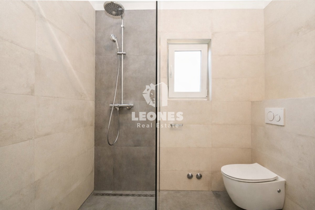 Dvojček hiša v bližini Tara