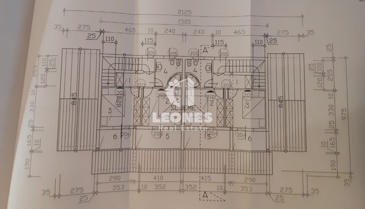 Dvojček hiša v bližini Tara