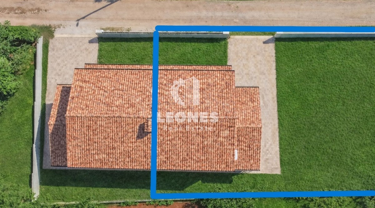 Dvojček hiša v bližini Tara